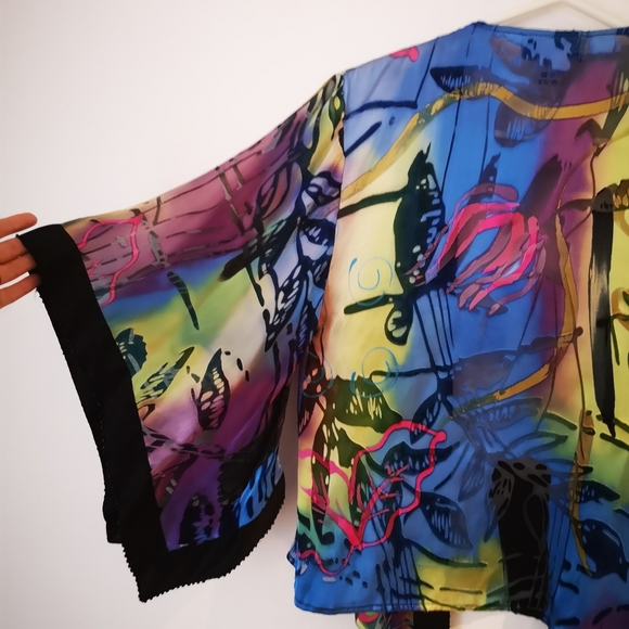 ✨Host pick!✨ Abstract Hand Painted Kimono - Picture 6 of 9